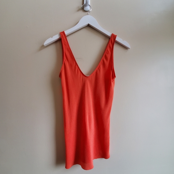 Aritzia T. Babaton 100% Silk Sleeveless U-Neck blouse Scarlet Red XS size - Picture 3 of 7